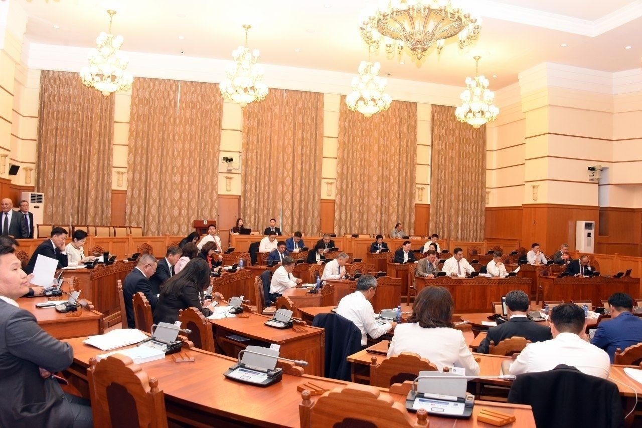 Сум, дүүргийн Засаг даргыг огцруулсан бол бүрэн эрхийн үлдсэн хугацаанд ажиллах Засаг даргыг аймаг, нийслэлийн Засаг дарга томилно