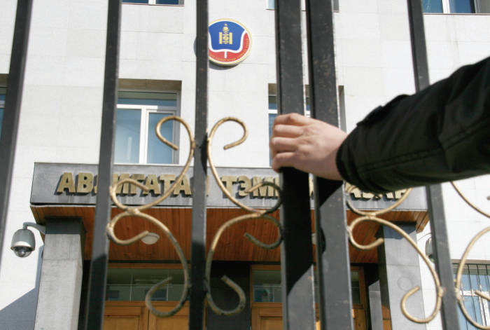 Дуулиант хэргүүдийг хөдөлгөж эхлэв