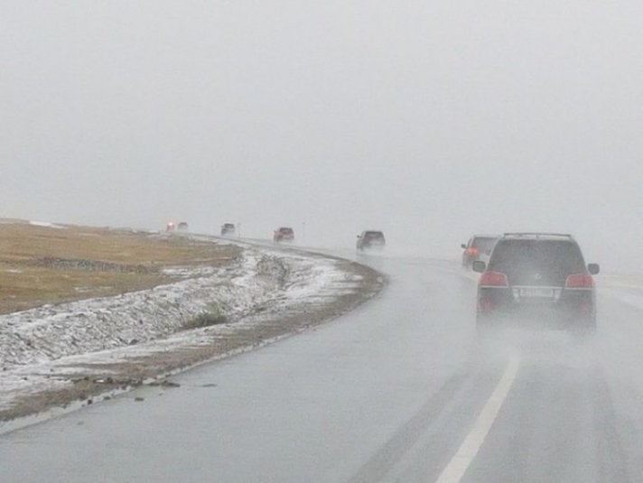 Цасан болон шороон шуурга шуурч, хүйтрэхийг анхааруулж байна