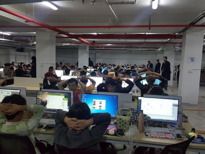 Баривчлагдсан 500 Хятад Хонконгийн босогчдын троллууд уу? цахим луйварчид уу?