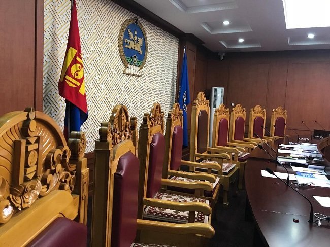 Дараагийн Үндсэн хуулийн Цэцийн дарга ХЭН болох уу?