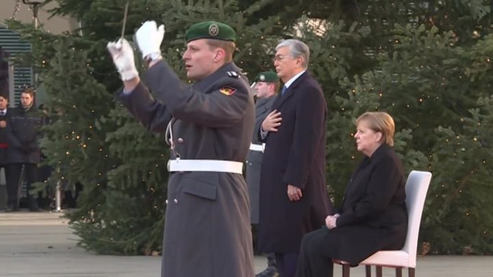 Ангела Меркелийн биеийн байдал дахин анхаарал татав