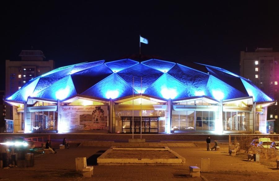 Цэцэрлэгийн багачуудаас өөр үзэгчгүй Монголын цирк