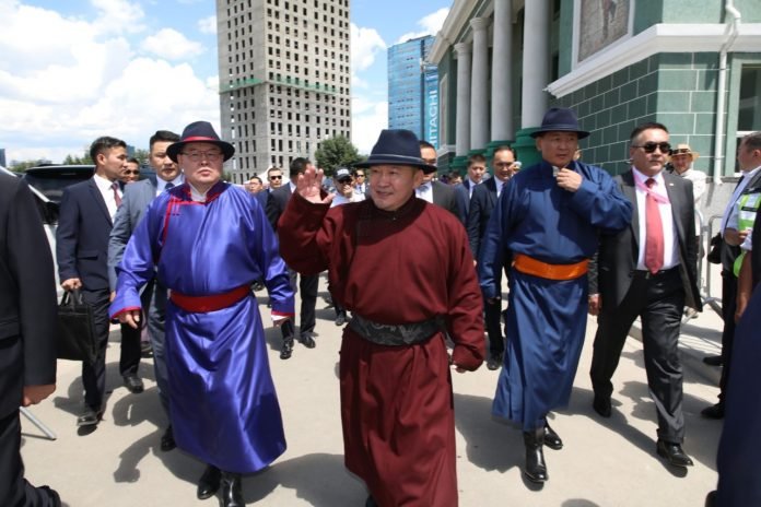 ШАДАР гурвын САДАР улс төр