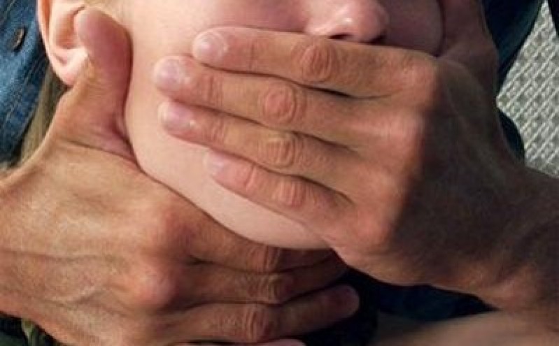 Насанд хүрээгүй ажилтнаа захирал нь удаа дараалан хүчинддэг байжээ