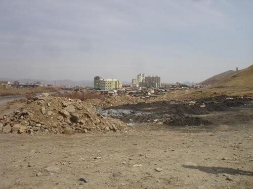 Дэд бүтцийн шугам, нийтийн эдэлбэр газар, ногоон бүс, үерийн даланд хог хаявал хүнийг 50,000 төгрөгөөр торгох заалтыг дэмжлээ