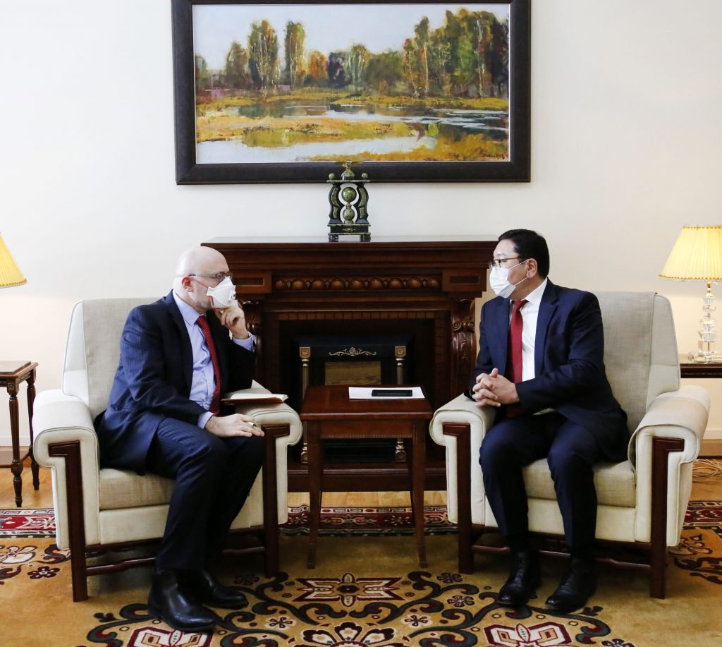 Францын Элчин сайд Филипп Мэрлин: Иргэнийхээ аюулгүй байдалд санаа зовж байна