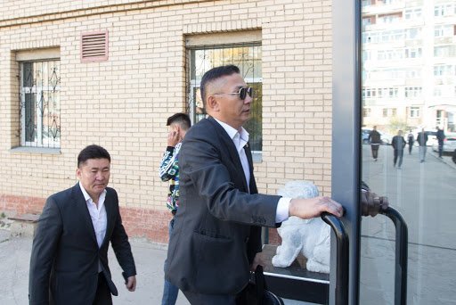 Ц.Сандуйг батлан даалтад гаргаж, М.Энхболд нартай уулзахыг хориглов