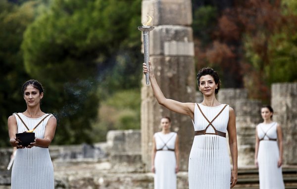 Олимпын бамбарыг асаах ёслол үзэгчгүй болно