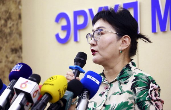 ЭМЯ: Хүний өтгөнөөр бохирдсон ус халдвар тарааж байгаа тул ариутгал хийж, усаа татаж хэвших хэрэгтэй