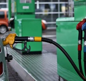 Бензиний үнэ гуравдугаар сард 40-50 төгрөгөөр буурна