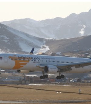 Тусгай үүргийн онгоц Японоос иргэдээ аваад Улаанбаатар руу ирж байна