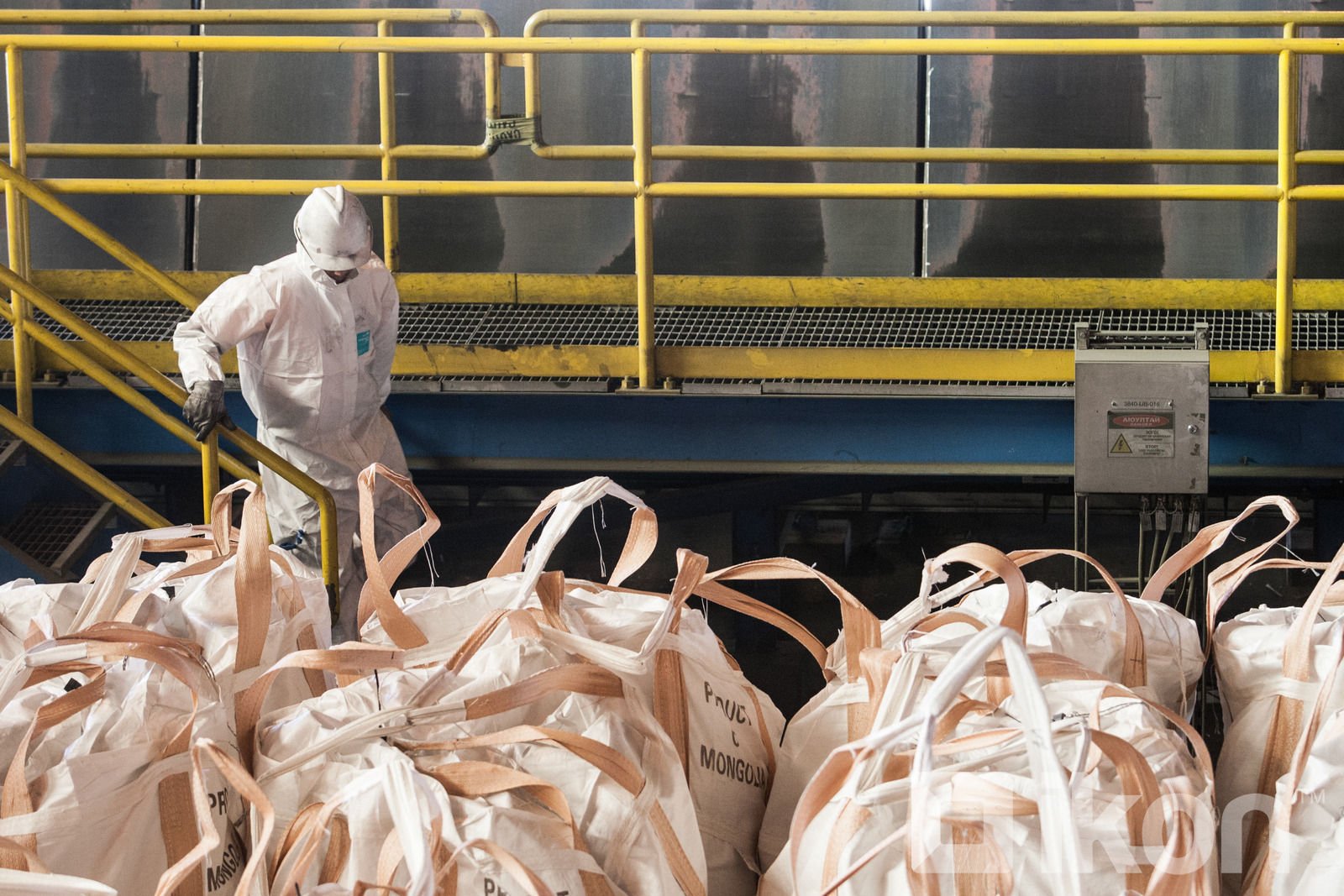 Газрын тосны үйлдвэрлэгч орнууд нийлүүлэлтээ танах тохиролцоонд хүрч дэлхийн зах зээлд нефтийн үнэ өсөх болов