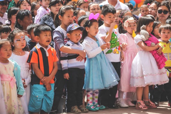 Хүүхдийн баярыг гэр гэртээ тэмдэглэхийг уриаллаа