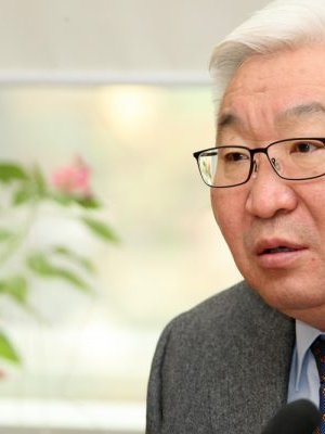 Хотын дарга асан Э.Бат-Үүлийн шүүх хурал эхэллээ