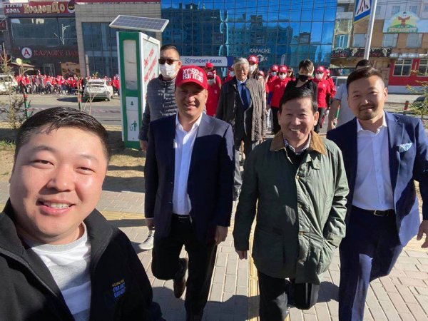 Баянгол дүүрэгт МАН-аас нэр дэвшигчид өглөөг сонгогчидтойгоо эхлүүллээ