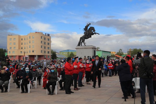 Хөвсгөл далайн эрэг орчимд “Найрамдал-2” зуслан барих шийдвэрт Хөвсгөлчүүд талархаж байна