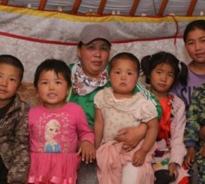 МАН-ын мөрийн хөтөлбөр: Хүүхдийн орчин бий болгож, хүчирхийлэгчээс хамгаалах цогц бодлого хэрэгжүүлнэ