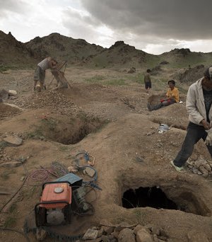 СЭРЭМЖЛҮҮЛЭГ: Алт угааж байсан 53 настай иргэн нүхэнд унаж, нас баржээ