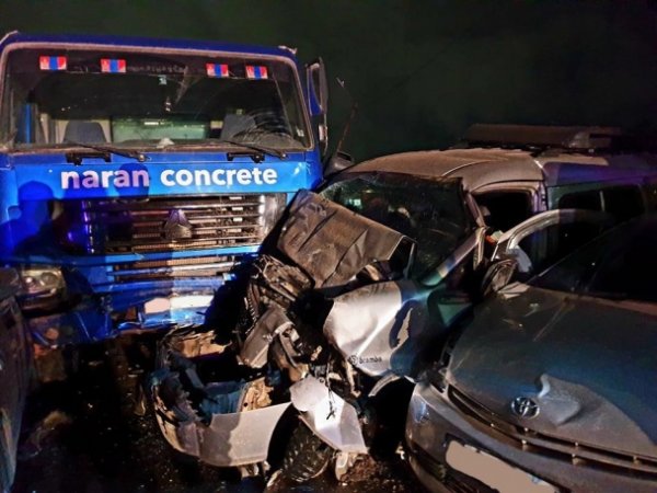 Зуурмагийн миксер 13 автомашин мөргөж, 5 хүн гэмтсэн ноцтой осол ГАРЛАА