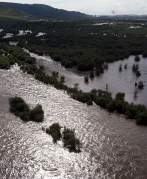 “Ланд крузер” загварын машинтайгаа голд урссан 5 хүнийг хайж байна