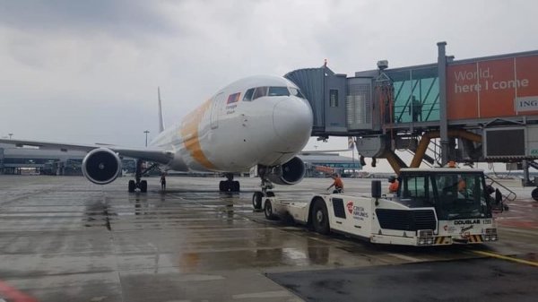 Монгол, Чех хоорондын зорчигч тээврийн анхны нислэгээр 250 иргэн эх орондоо ирлээ