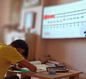 Сурагчдын 57% нь теле хичээлийн хурд болон ойлгомжтой байдлыг ДУНД болон МУУ