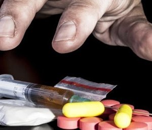 Машиндаа мансуурч байсан болон гэртээ хар тамхины ургамал хадгалж байсан этгээдүүдийг илрүүллээ
