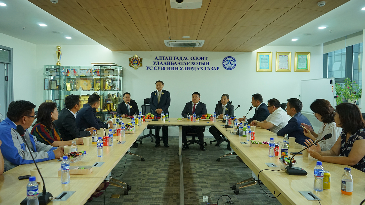 Ус Сувгийн Удирдах Газрын үе үеийн дарга нарыг Нийслэлийн “ХАНГАРЬД” одонгоор шагналаа