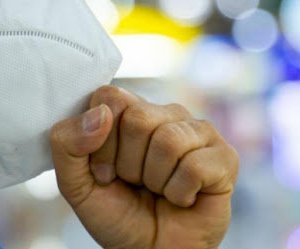 Халдварын шинж илэрсэн бол дараах дугаар руу холбогдоно уу