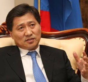 УИХ-ын гишүүн С.Батболд Дундговь, Говьсүмбэр аймгуудад 40 мянган маск хамгаалалтын хувцас бусад шаардлагатай зүйлсийг хандивлав