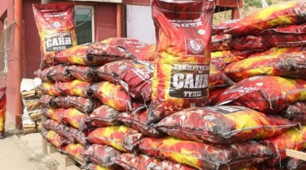 Нэг тонн шахмал түлшийг 75 мянга, нэг шуудайг 1875 төгрөг болгож буурууллаа