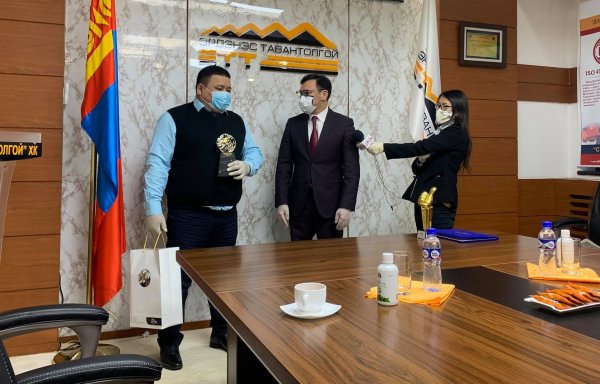 Эрдэнэс Таван-толгой ХК-д МҮСХНХ-ны дээд шагнал ЛАЙК ЦОМ-ыг гардууллаа