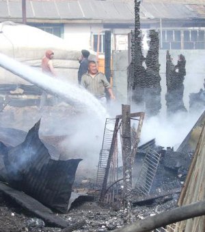 Шатаж байсан гэрээс таван хүүхдийн амийг аварчээ