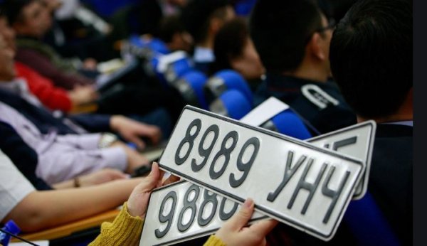 ШУУРХАЙ: Автомашины “азын“ дугаар дуудлага худалдаанд 350 сая төгрөгт хүрч зарагдав