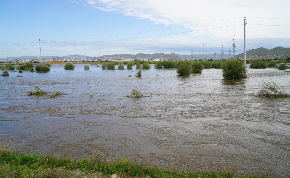 Гол мөрөн үерийн түвшинг давсан учир ард иргэдийг болгоомжлохыг АНХААРУУЛЛАА