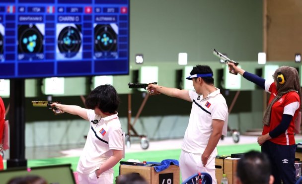 МҮОХ: Буудлагын төрөлд оролцож буй Ц.Анударь, Э.Даваахүү нар дасгалжуулагчтай явсан