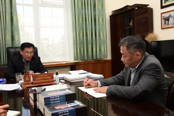 Ц.Даваасүрэн: Дубайн гэрээгээр олон улсын 15 банк, санхүүгийн байгууллагаас авсан 6 тэрбум ам.долларын зээлийг шийдвэрлэх зайлшгүй шаардлагатай