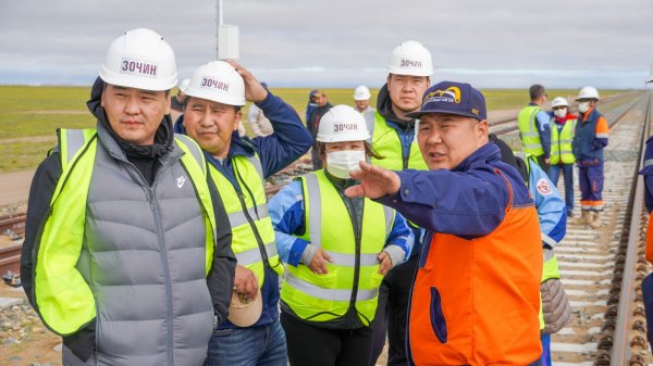 ТЗДС-ын багш нар Тавантолгой-Гашуунсухайт чиглэлийн төмөр замын бүтээн байгуулалттай танилцлаа