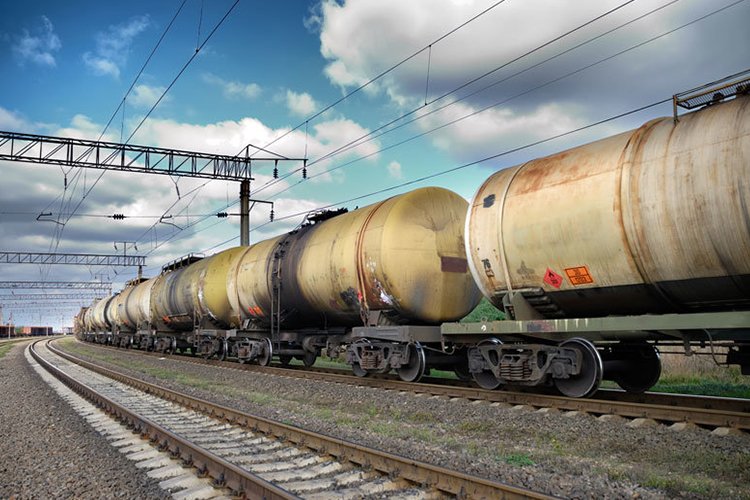 ОХУ-аас 12.800 тонн, БНХАУ-аас 12.250 тонн, нийт 25.050 тонн АИ-92 автобензин импортоор орж иржээ