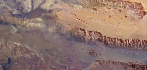 Ангараг гарагаас их хэмжээний ус олджээ