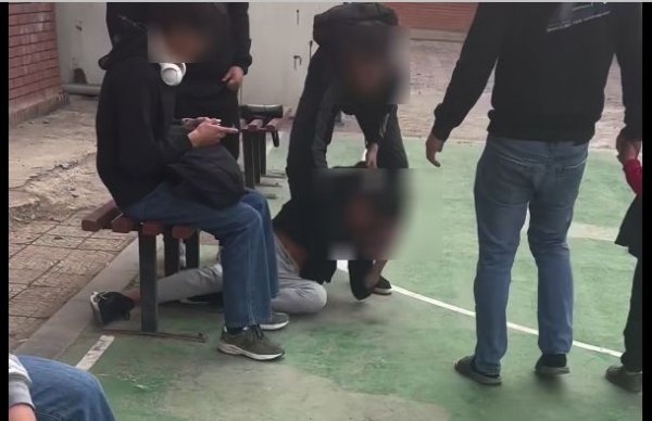 Б.ДЭЛГЭРХАНГАЙ: Гурван настай хүүг үрлэн сумтай буугаар буудсан учраас аав нь уурлаж, 14 настай хүүгийн биед халдсан байсан. Хүүгийн аав, ээж гомдол гаргасан