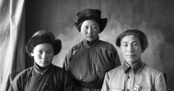 1930- аад оны Нийслэлчүүд гэрэл зурагт /фото/ 