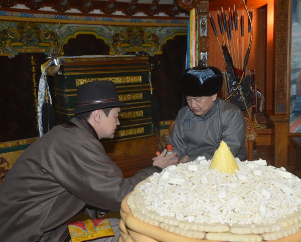 XVII жарны модон хонин жилийн Төрийн золголт боллоо 