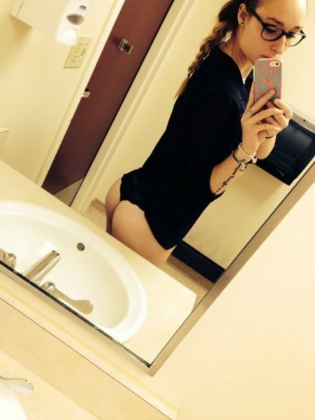 Секси өгзөгний селфи 18+ фото