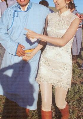 "Алтай" констракшны захирал Х.Бат-Эрдэнэ алтны том орд нээж, ээж нь шүдээ хүртэл алтдуулжээ