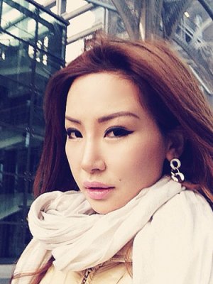 Дуучин Ч.Уранхолбоо инстаграмд хүн дагадаггүй