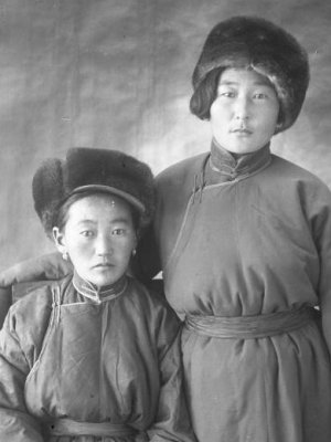 1930- аад оны Нийслэлчүүд гэрэл зурагт /фото/ 