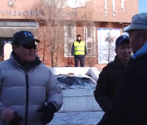 Ноён уулыг аврах тэмцлийн цаана улс төрийн зорилго, хэн нэгний эрх ашиг байгаа юу