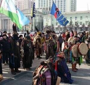 Ноён уулыг аврах тэмцлийн цаана улс төрийн зорилго, хэн нэгний эрх ашиг байгаа юу